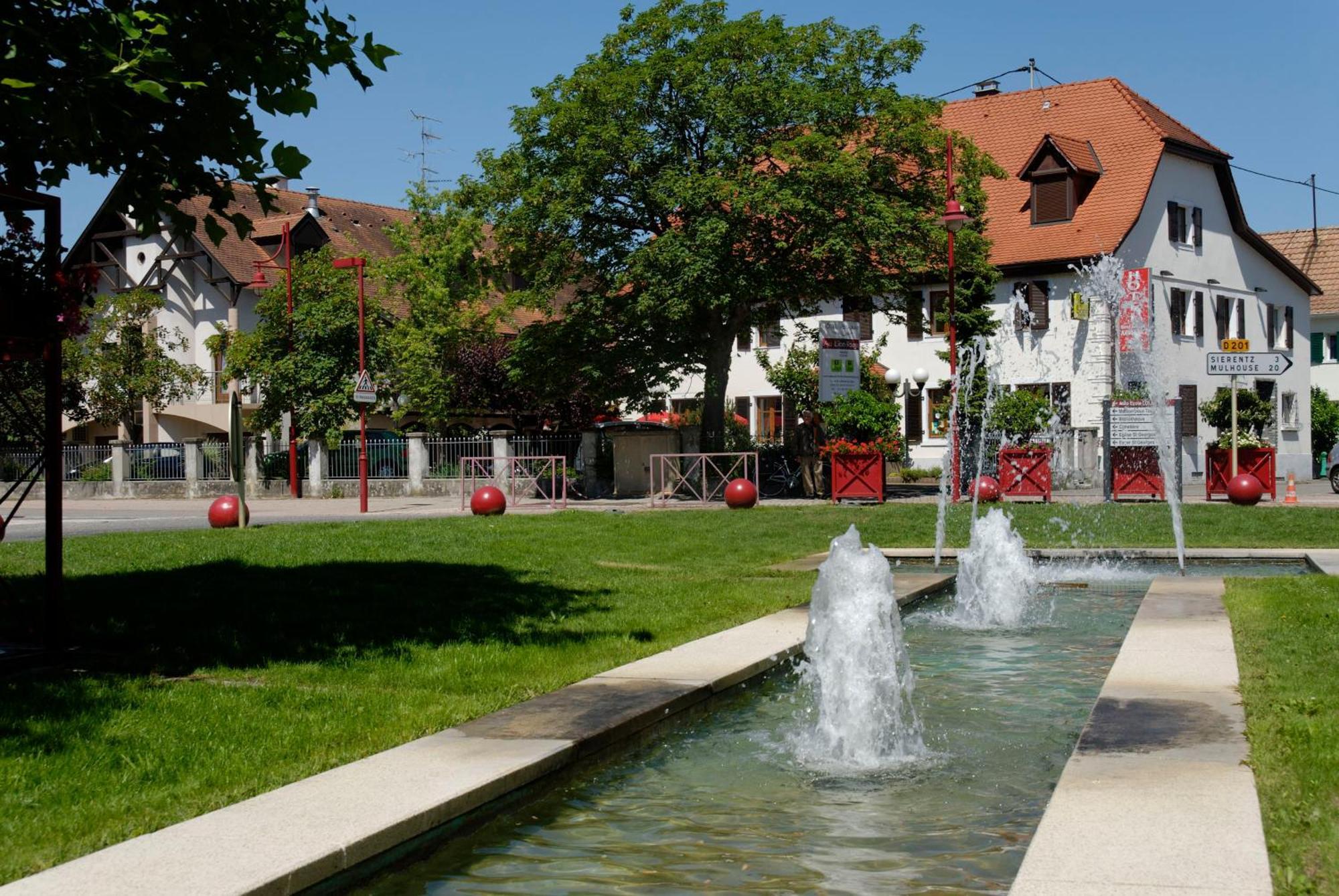 Logis Hotel Restaurant Au Lion Rouge Bartenheim Dış mekan fotoğraf